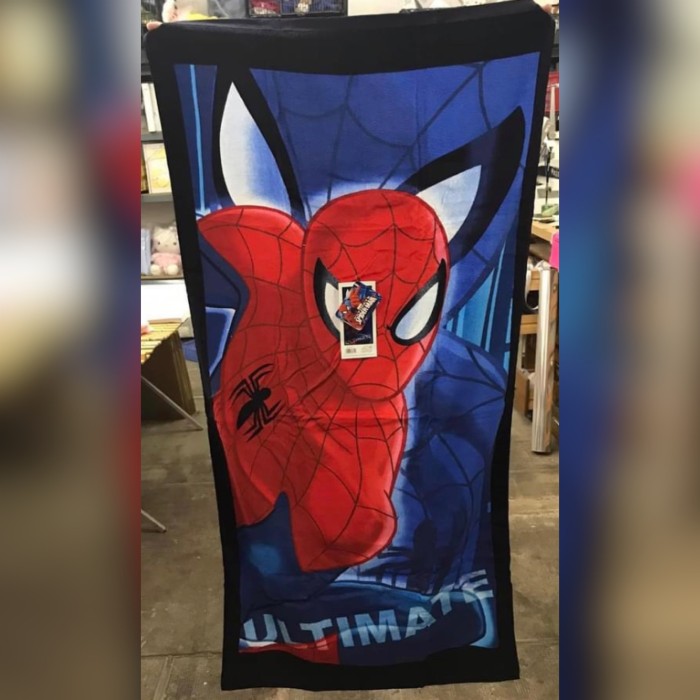 Serviette spiderman brodé au prénom