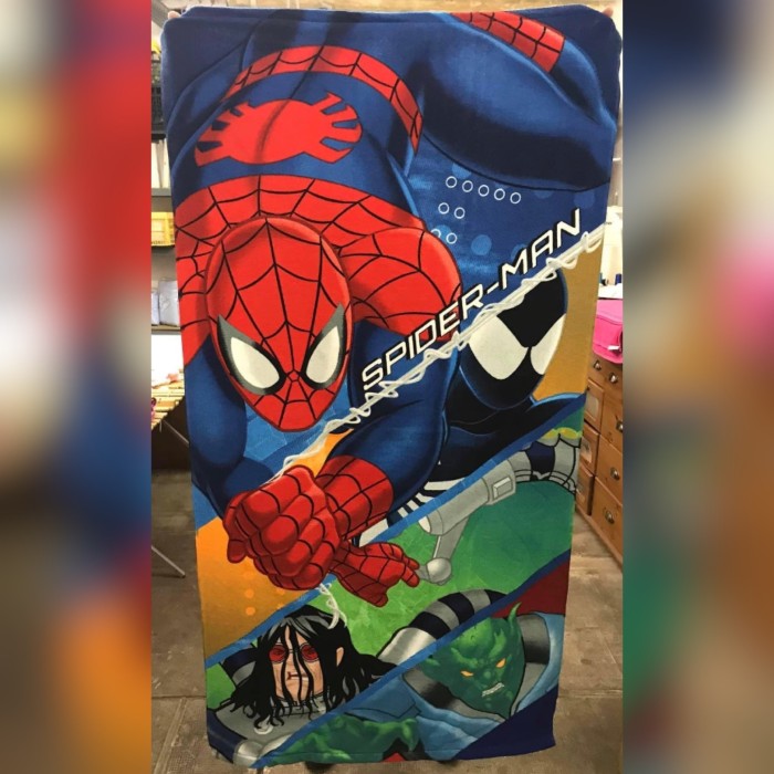 Serviette spiderman brodé au prénom